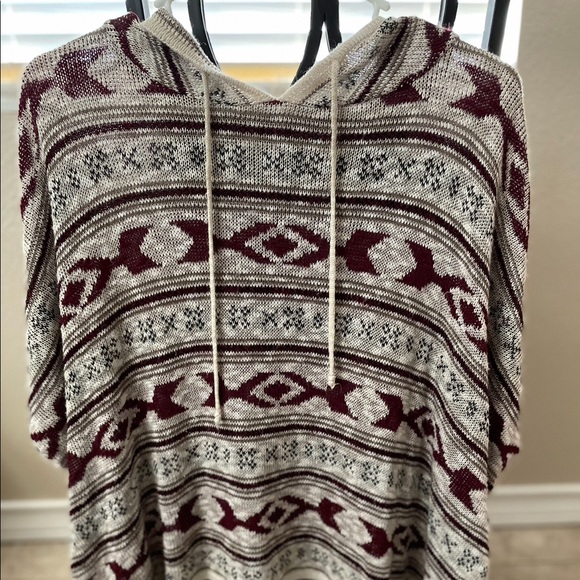 Vanilla Star Small red and cream poncho - Picture 2 of 4